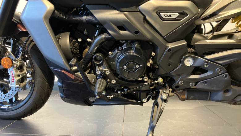 Ducati X Diavel V4 Burning Red (25MY)